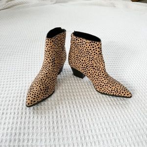 NWOT Women's Cheetah Print Black Heel Pointed Toe Zip Up Bootie Size 8